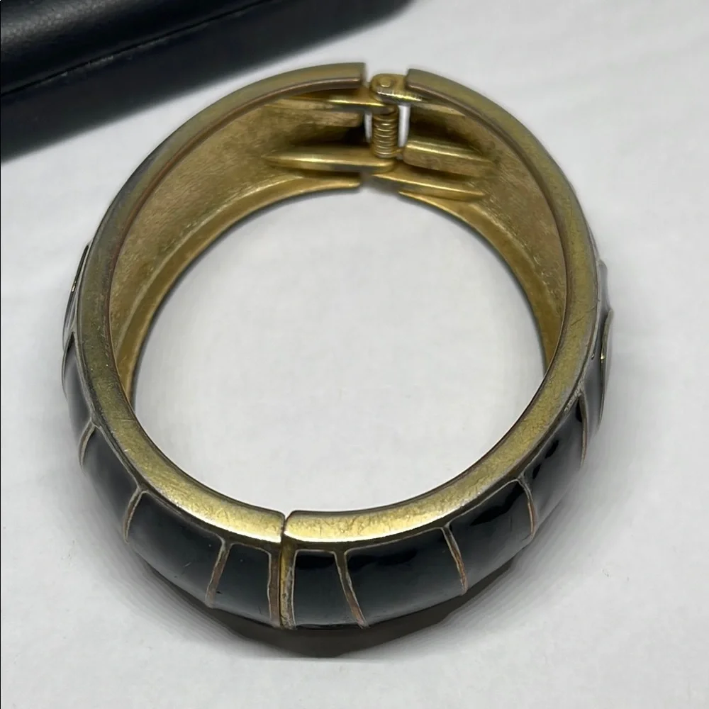 Vintage art deco style Elegant Black and Gold clamper Bracelet